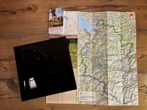 Titel - z'fealdkirch . behind the postcard - Mark Lins