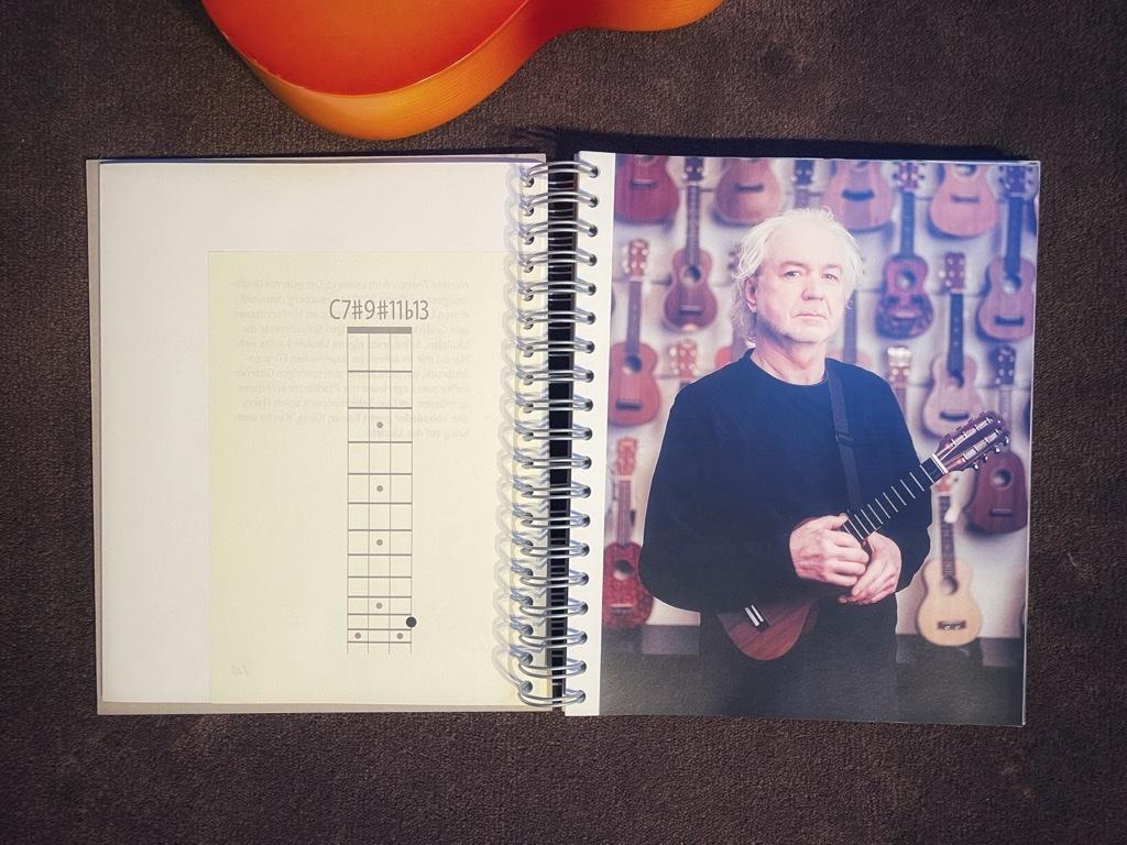 Inhalt - While My Uke Gently Smiles - Klaus Heymach