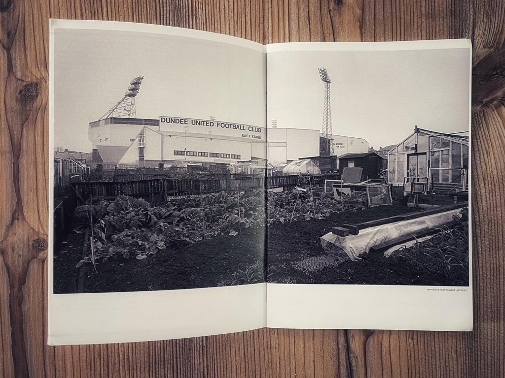 Inhalt - Tony Davis - Scottish Grounds - Lower Block